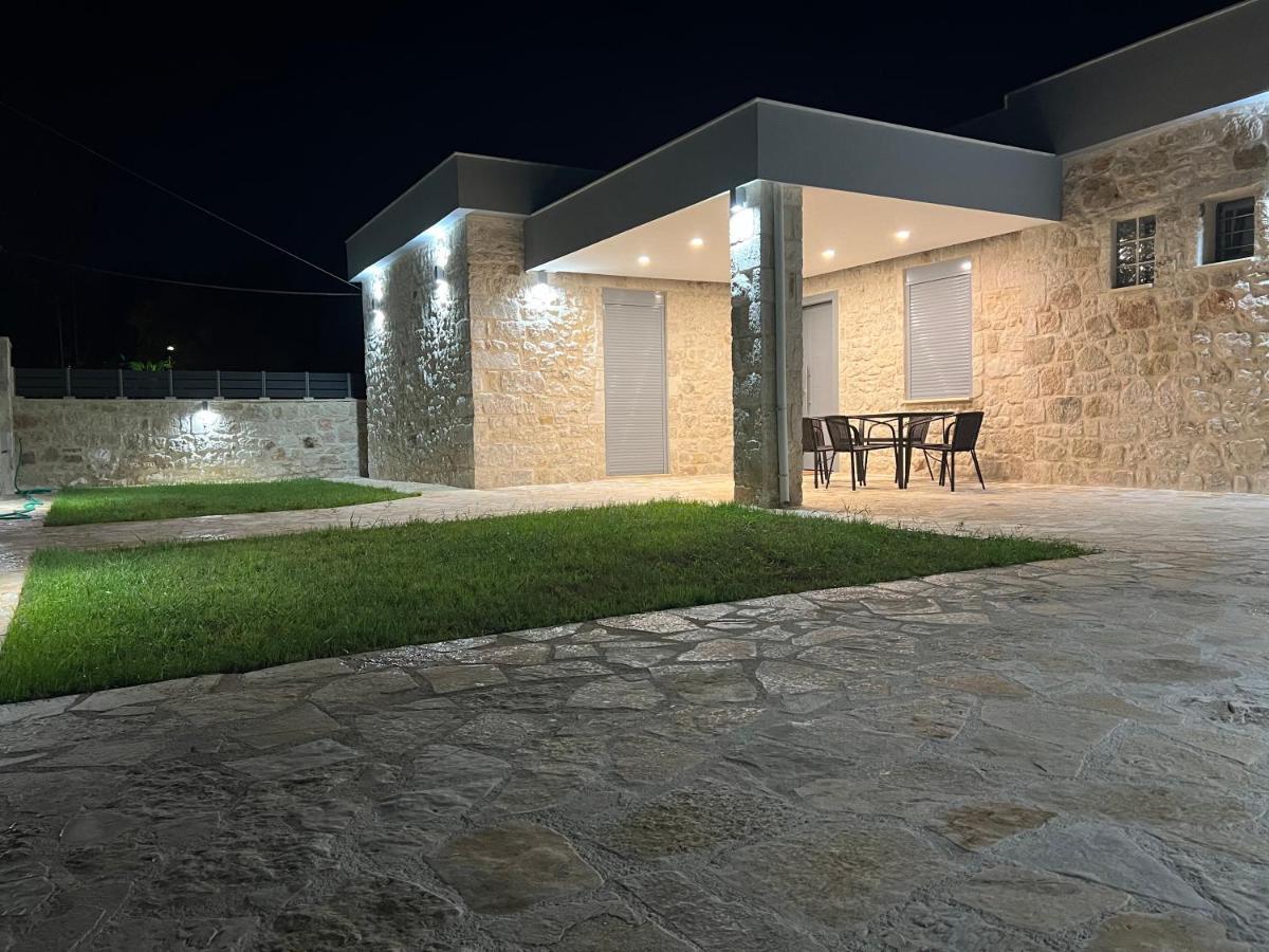 Ag.Stone.Home Isthmia Buitenkant foto